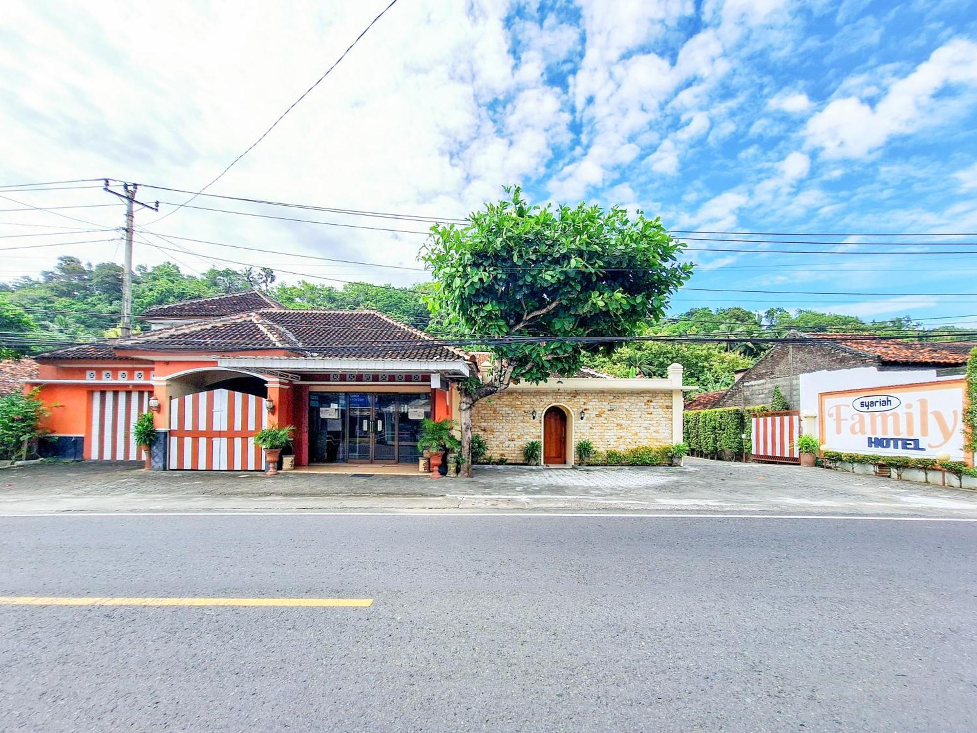 Hotel Family Syariah 1 Parangtritis Redpartner Exterior foto